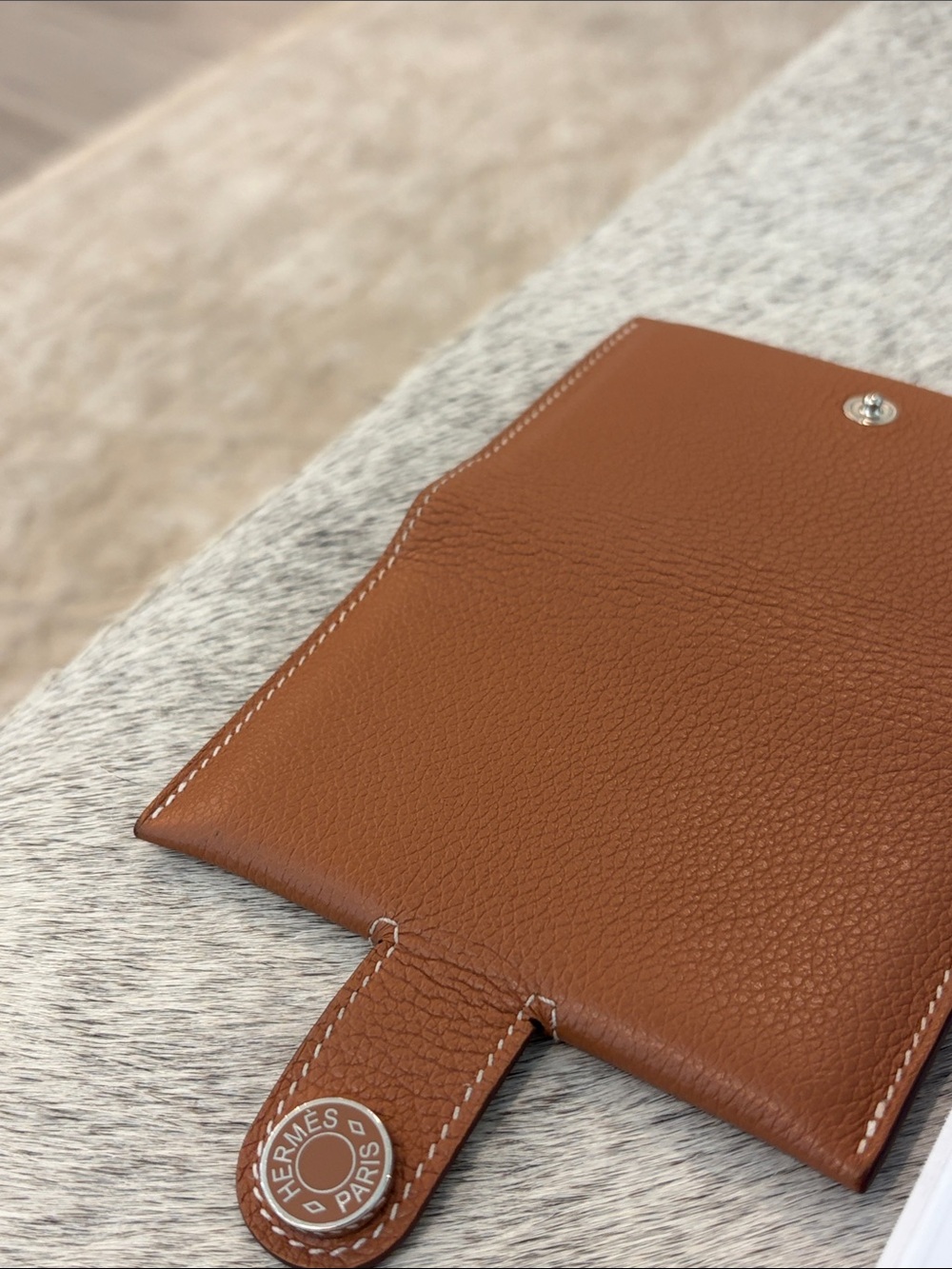 HERMES R.M.S. Card Wallet in Evergrain calfskin (gold/gold) - Picture 9 of 11